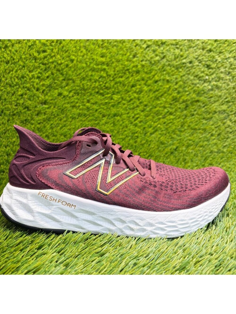 New Balance Fresh Foam 1080v11 Mens Size 7 Burgundy White Running Shoes Sneakers